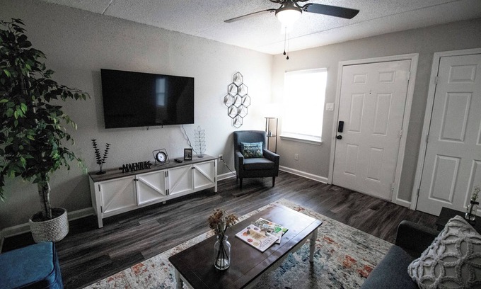 Gulfport Apartment | 2 Br Apt w/pool and fast Wi-fi
