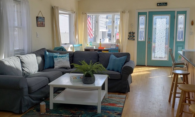 Long Beach House | 2 BR Beach Block West End Bungalow