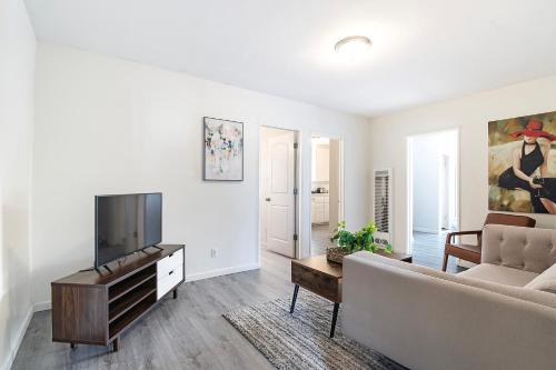 Beverly Hills Apartment | 2-BR by Beverly Hills Steps from Restaurants, Cafes and Shopping