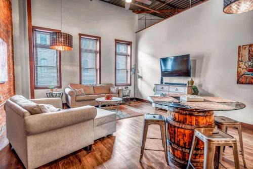 Historic Downtown La Crosse Apartment | 2 BR Central 2 Blocks to La Crosse Center