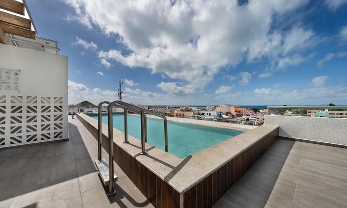 Centro - Supmza 001 Condo | 2 BR Condo w/Ocean View Pool. Prime Location