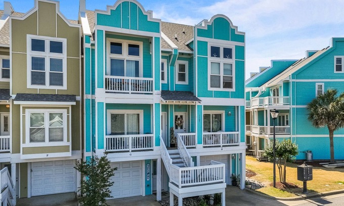 Bermuda Bay Condo | 2 BR Condo with shared pool and central air