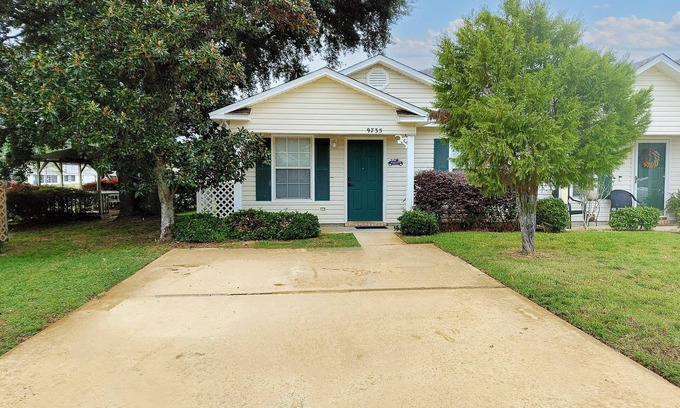 Pensacola House | 2 BR Cozy home close to NAS, West Pensacola & Perdido Key