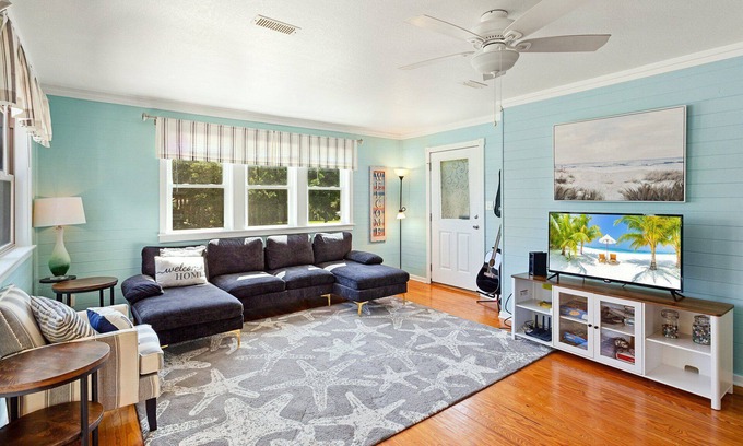 Frisco House | 2 br, dogs, beach light house!