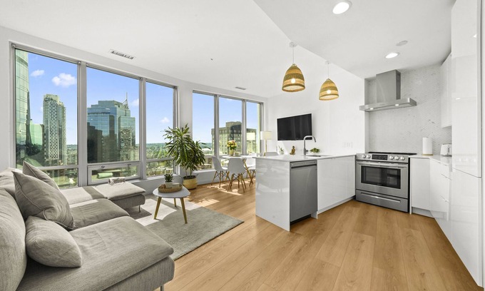 Downtown Vancouver Condo | 2 BR Downtown Oasis, AC & stunning views