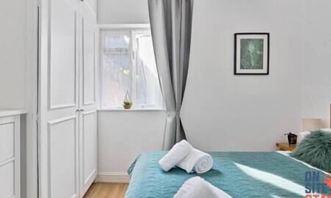 Hillside House | 2-BR Flat w. Garden near Wimbledon Station