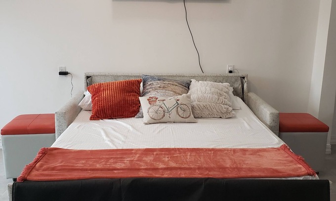 Rosarito House | 2 Br home, Sleeps 10, 1 min walk to Rosarito Beach