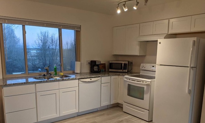 Cimarron Hills House | 2 Br Home (upstairs unit) In Quiet Neighborhood