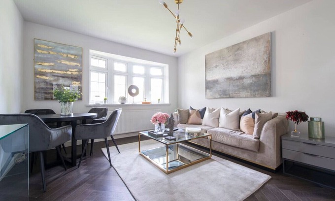 Leyton Apartment | 2 BR, Modern Urban Sanctuary