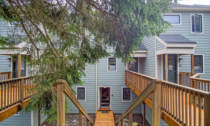 Snowshoe House | 2 Br: Powderidge17: Slope Side. on the shuttle route. clean and spacious!