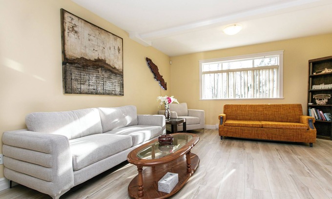 Broadmead Apartment | 2 BR Spacious Ground Level Suite