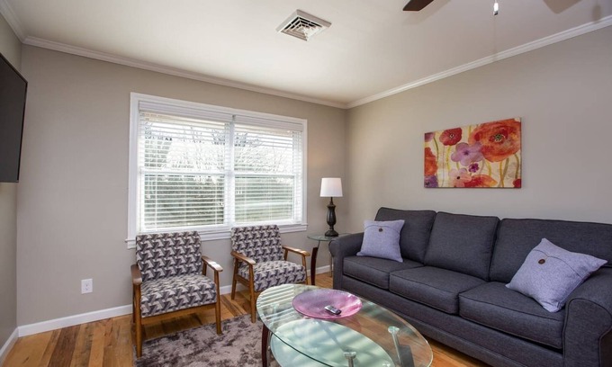 Winston - Salem Apartment | 2 BR Trendy Apt Walking Distance to Hospital