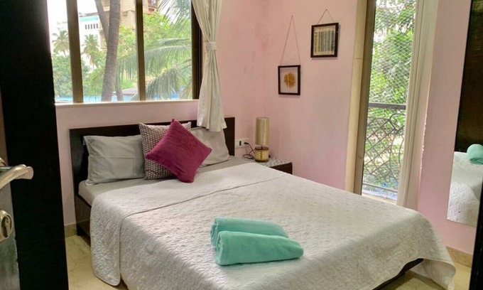 Pali Hill Apartment | 2 BRs, Quiet Bandra location, 3 balconies, Wifi