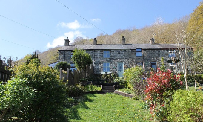 Prenteg Cottage | 2 BRYN EGLWYS, family friendly, character holiday cottage in Prenteg