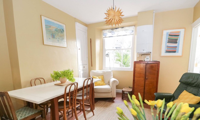 Llanfairfechan House | 2 BRYN EURYN, family friendly, with a garden in Llanfairfechan