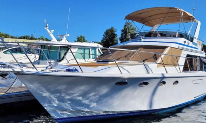 Bay Harbor Boat Rental | 2 Cabin Classic Yacht in Petoskey's Bay Harbor