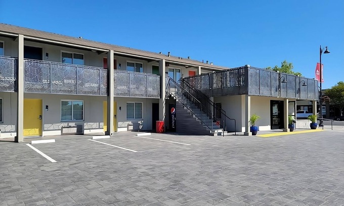 Newhall Hotel | 2 Chic Decor Units, FREE Parking! Minutes to Municipal Rose Garden!