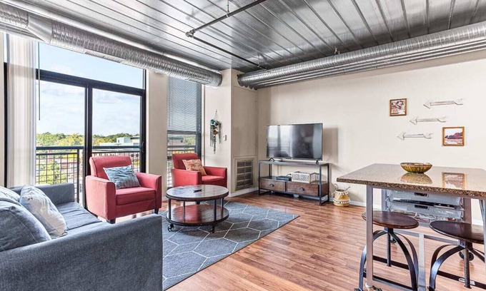 Old West Side Apartment | 2 Combined Apartments near Kerrytown Concert House