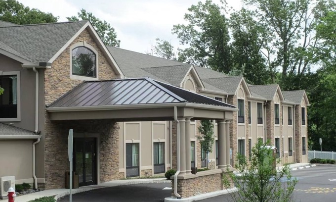 Monmouth Junction House | 2 Comfortable Units, Free Breakfast, Close to Major Malls & Movie Theaters!