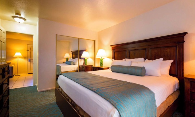 Oxnard Shores Hotel | 2 Comfortable Units, Kitchen & Free Parking