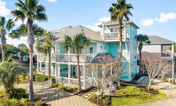 Emerald Waters Village House | 2 Community Pools ~ Pet Friendly ~ Gated Community & Beach Access