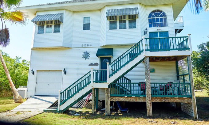 Placida House | 2 Complete Levels with Private Entrances