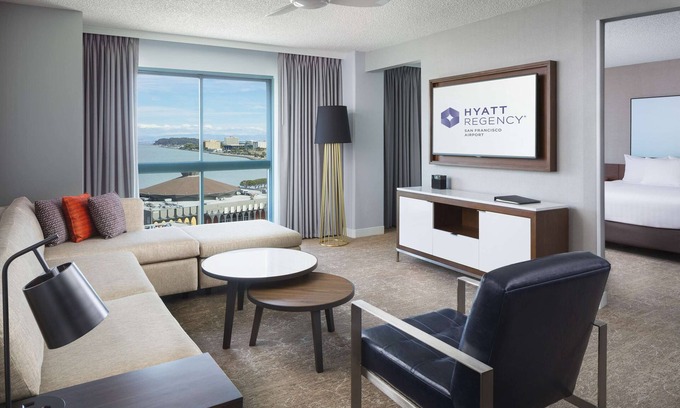 Burlingame Hotel | 2 Connecting Suites at a 4⭐️ Hotel