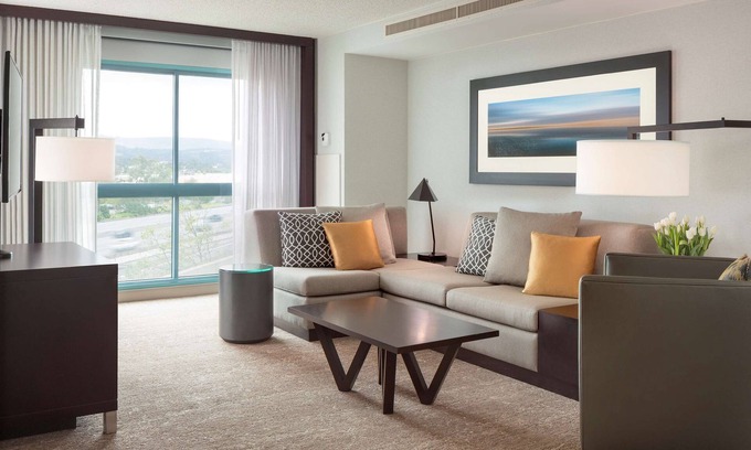 Burlingame House | 2 Connecting Suites at a 4⭐️ Hotel