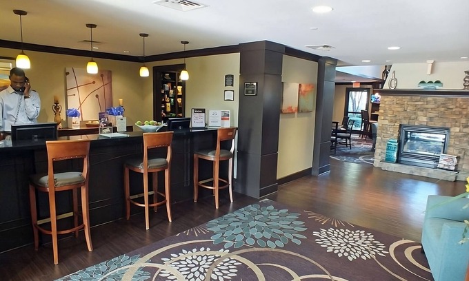 Las Colinas Hotel | 2 Convenient Suites Near Dallas Fort Worth International Airport! Onsite Parking