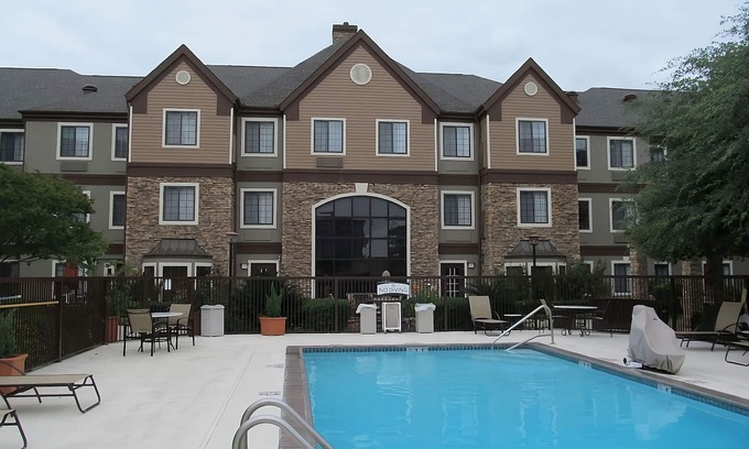 Vance Jackson Apartment | 2 Convenient Suites with Full Kitchens! A quick drive away from San Antonio Zoo!