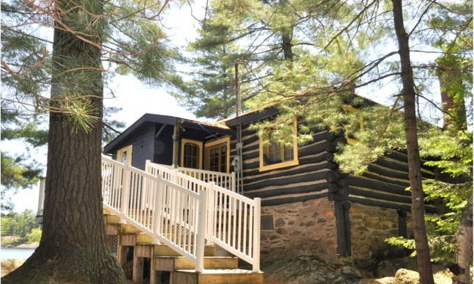 Gravenhurst Cottage | 2 Cottages with breathtaking view on Lake Kahshe, in 1 acre of land