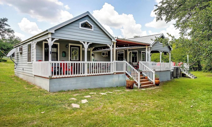 Paluxy Cabin | 2 Cozy Cabins with Giant Hot Tub, Fire Pits, Fishing, Hiking and more