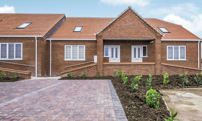 Mablethorpe and Sutton Cottage | 2 Dawson Court - UK33411