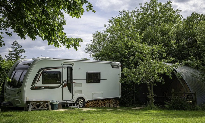 Llandeilo Cabin | 2 Double Bed Caravan - secure parking and WIFI