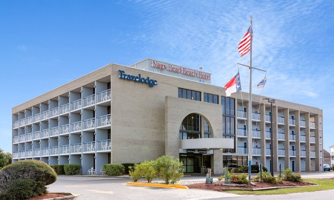 Kill Devil Hills Hotel | 2 Double Beds Guestroom with Pool View