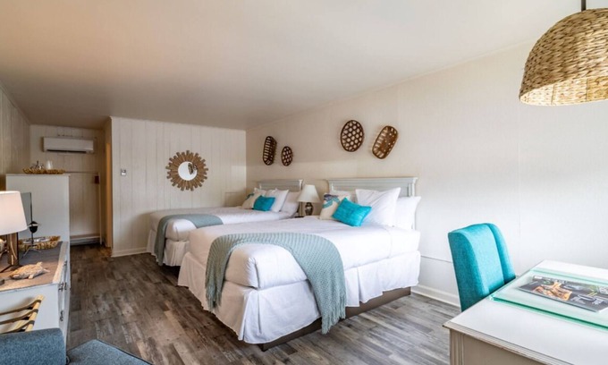 Rehoboth Beach Hotel | 2 Double Queen Rooms | Ocean Glass Inn | Free Parking and Breakfast