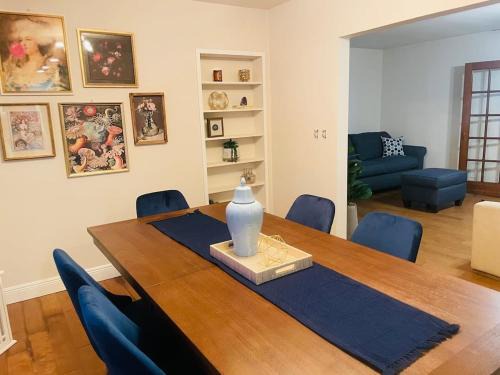 Palm Lee Park House | 2 Edison bungalows