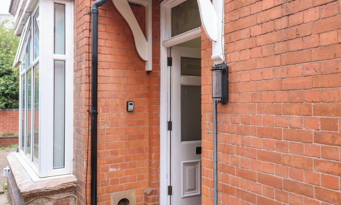 Thorpe Satchville House | 2 EVINGTON ROAD, pet friendly in Leicester