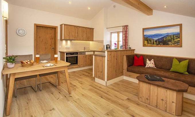 Bernau am Chiemsee Apartment | (2) Ferienwohnung für 1-4 Personen (73 qm, 2.OG)