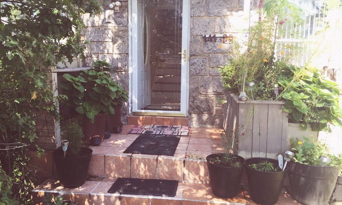 Queens House | 2-floor private house, 3 bedrooms, sunny, contemporary, safe, free parking