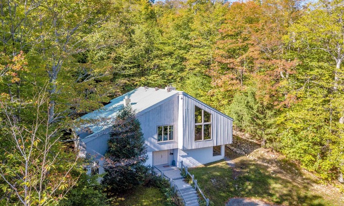 Stratton Mountain House | 2 Free Nights,Hot Tub,Sauna,Stratton Shuttle,