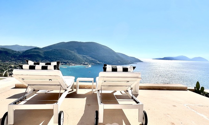 Vassiliki Villa | 2* Get a 10%-25% discount ,Seafront lovely villa with private pool.