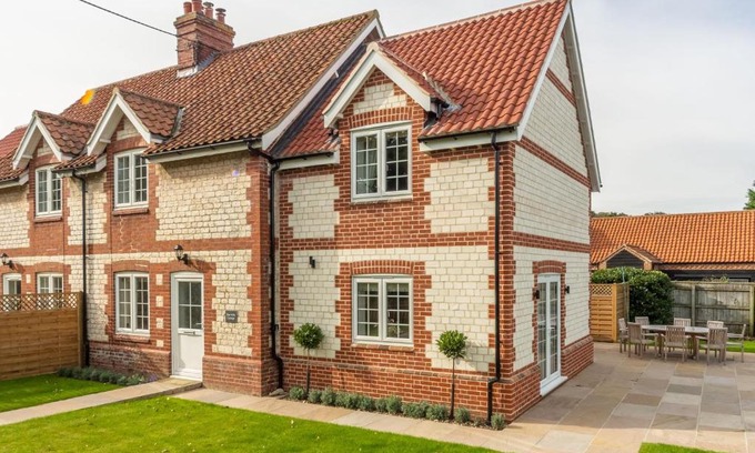 Thornham House | 2 Hall Lane Cottages