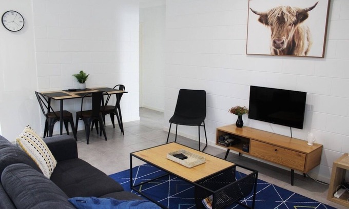 Hermit Park Apartment | #2 Haven on Hughes 2BR Clean Peaceful Close to City