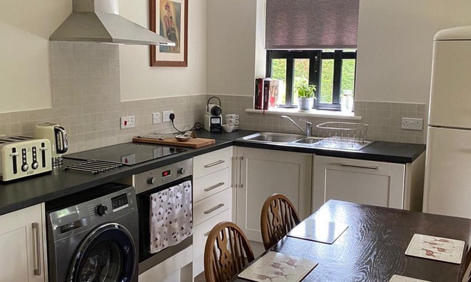 Stansted House | 2 Hilltop Cottages - Two Bedroom House, Sleeps 4