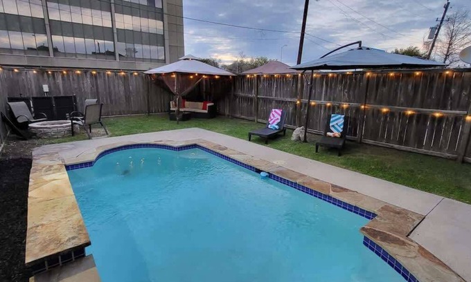 Woodlake - Briar Meadow House | 2 Homes for 1 Price Magnificent Pool Sleeps 16