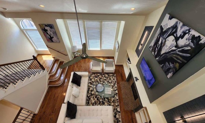 Woodlake - Briar Meadow House | 2 Homes Galleria Private Jacuzzi KING BED