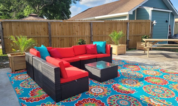 Nassau Bay House | 2 Homes*Kemah*NASA* 2 Hot Tubs*Arcade Games