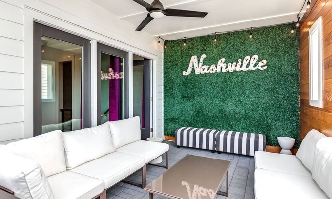 East Nashville House | 2 Homes Side by Side , Sleeps 24- Mins to Broadway