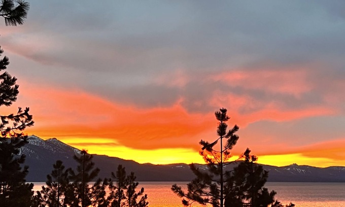 Al Tahoe House | 2 Homes with 6 Bdr near the lake w/Hottub